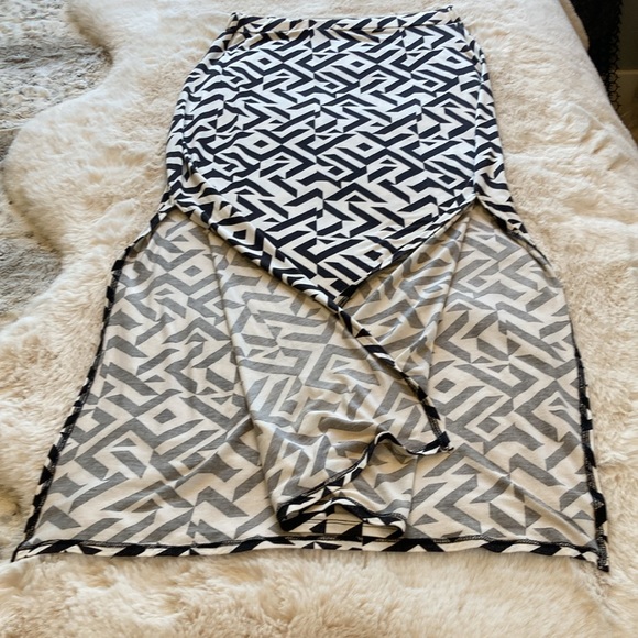 Romeo & Juliet Aztec print maxi skirt. Size Medium. - Picture 7 of 11